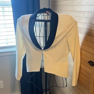 Daisy Fuentes Cream Blazer with Black Lapel